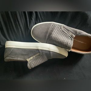 Report slide on shoes